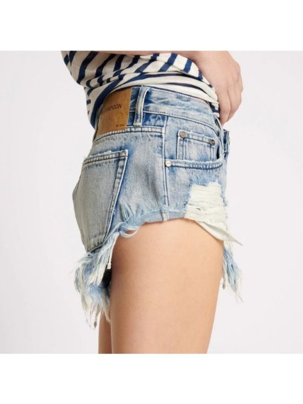 One Teaspoon Light Washed Blue Distressed Denim Shorts 27| Indie Sleaze Festival - Picture 6 of 8